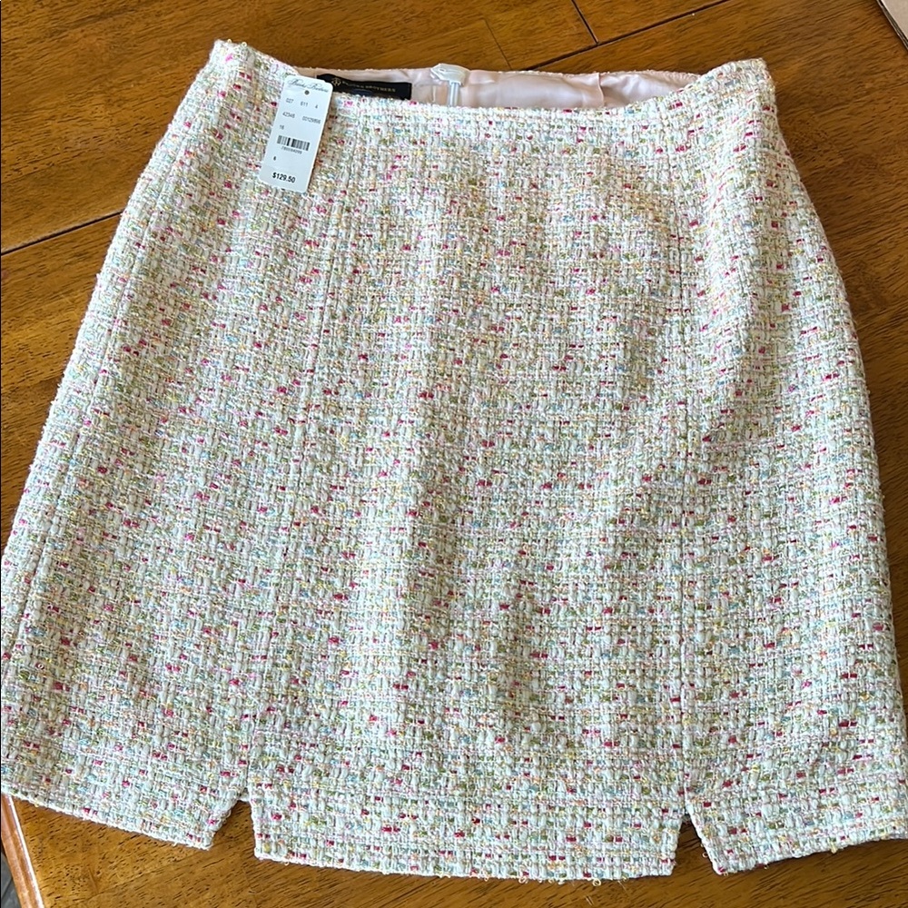 Brooks Brothers Cream Mini Pencil Skirt Cut Out Design